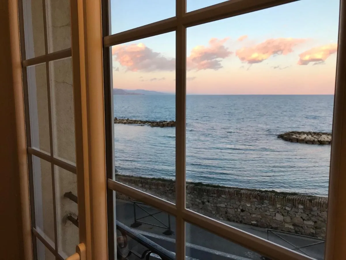 Amazing Renovated Flat Sea Front Old Town Antibes Apartment